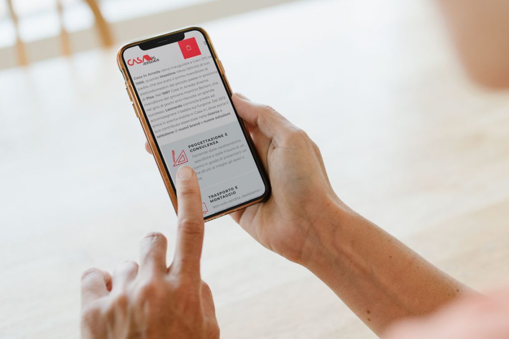portfolio-2-casa-in-arreda-alessia-curcio-UI-UX-designer woman show website on a mobile